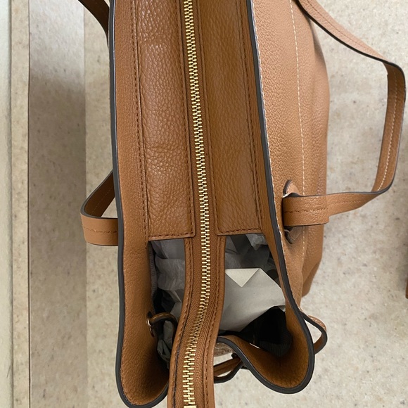 **SOLD **  MICHAEL KORS Tan Leather Tote w/ Wallet - Picture 5 of 16